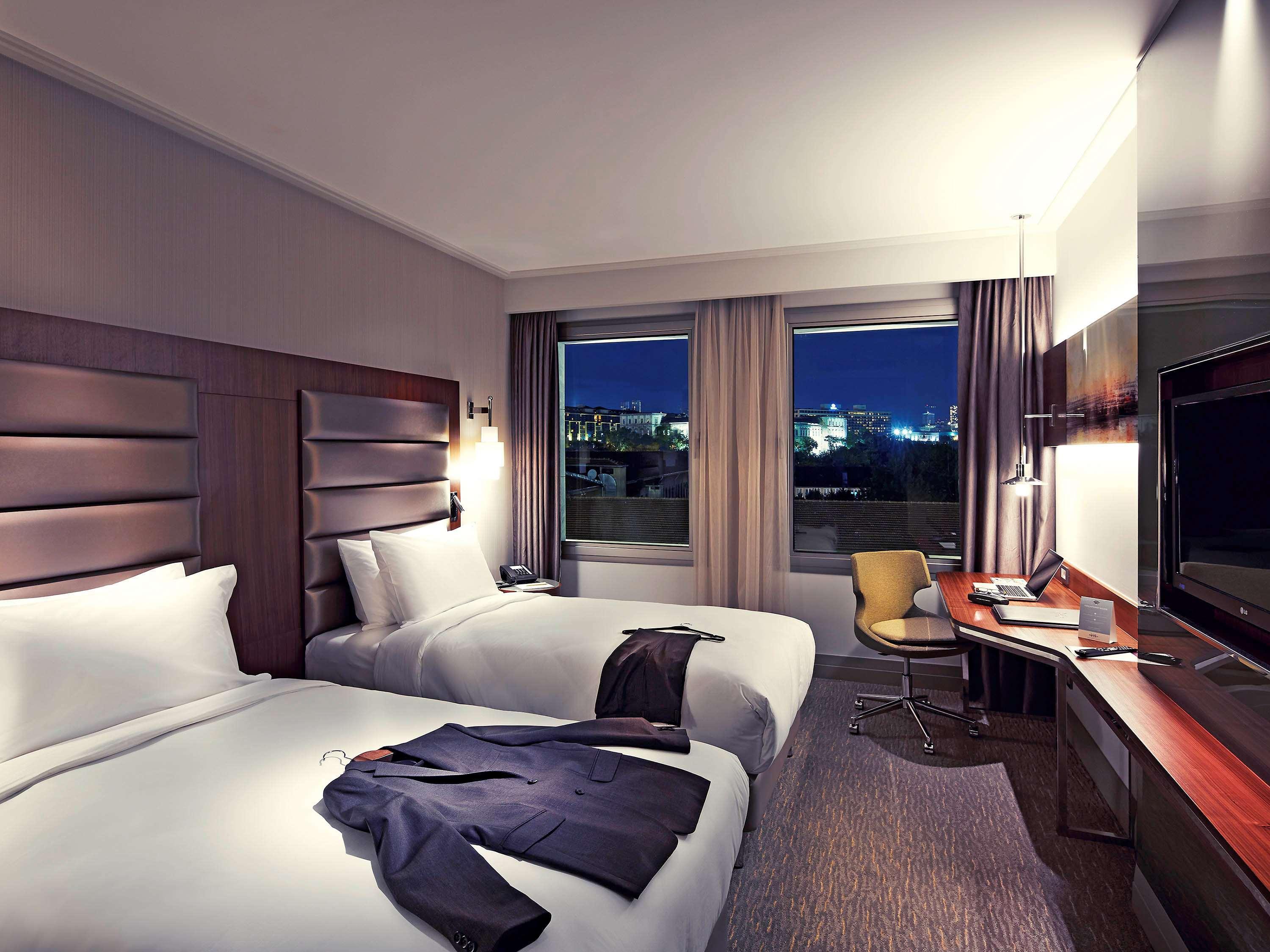 더 아티산 이스탄불 - M 갤러리 외부 사진 A typical room at the Novotel London West