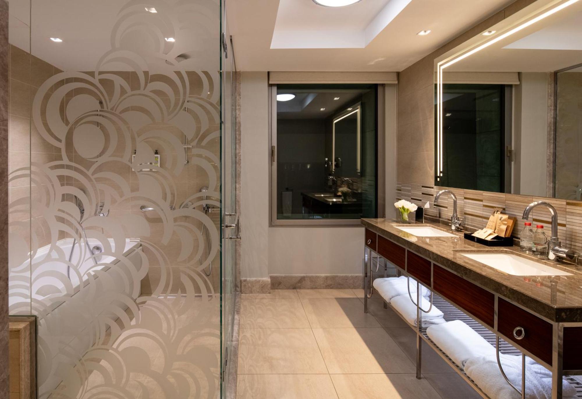더 아티산 이스탄불 - M 갤러리 외부 사진 A bathroom in a hotel